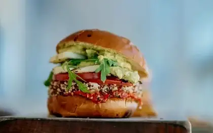 Breakfast Burger (Select Stores) — Light Sauce