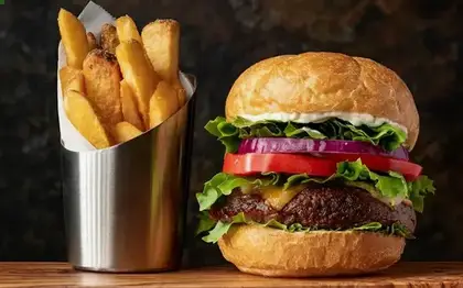 Breakfast Burger (Select Stores) — No Onion