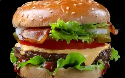 Breakfast Burger (Select Stores) — No Pickles