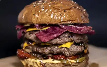 Cheese Burger + Side & Drink (Est. Combo)